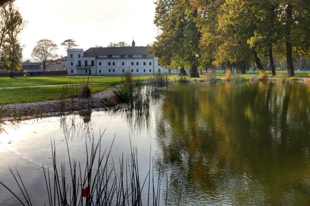 Chateau Appony Екстериор снимка